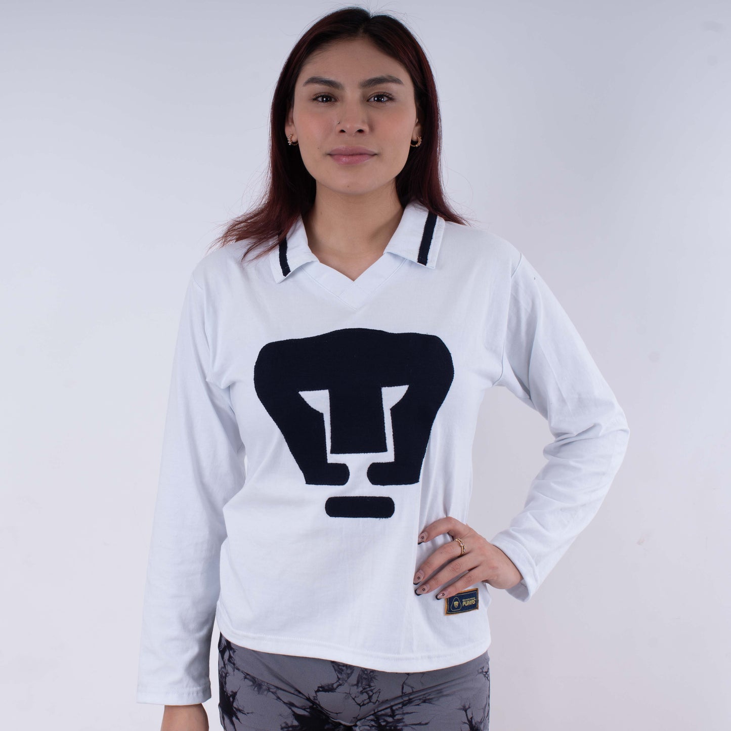 Blusa Retro PUMAS – Diseño Clásico en Blanco y Azul