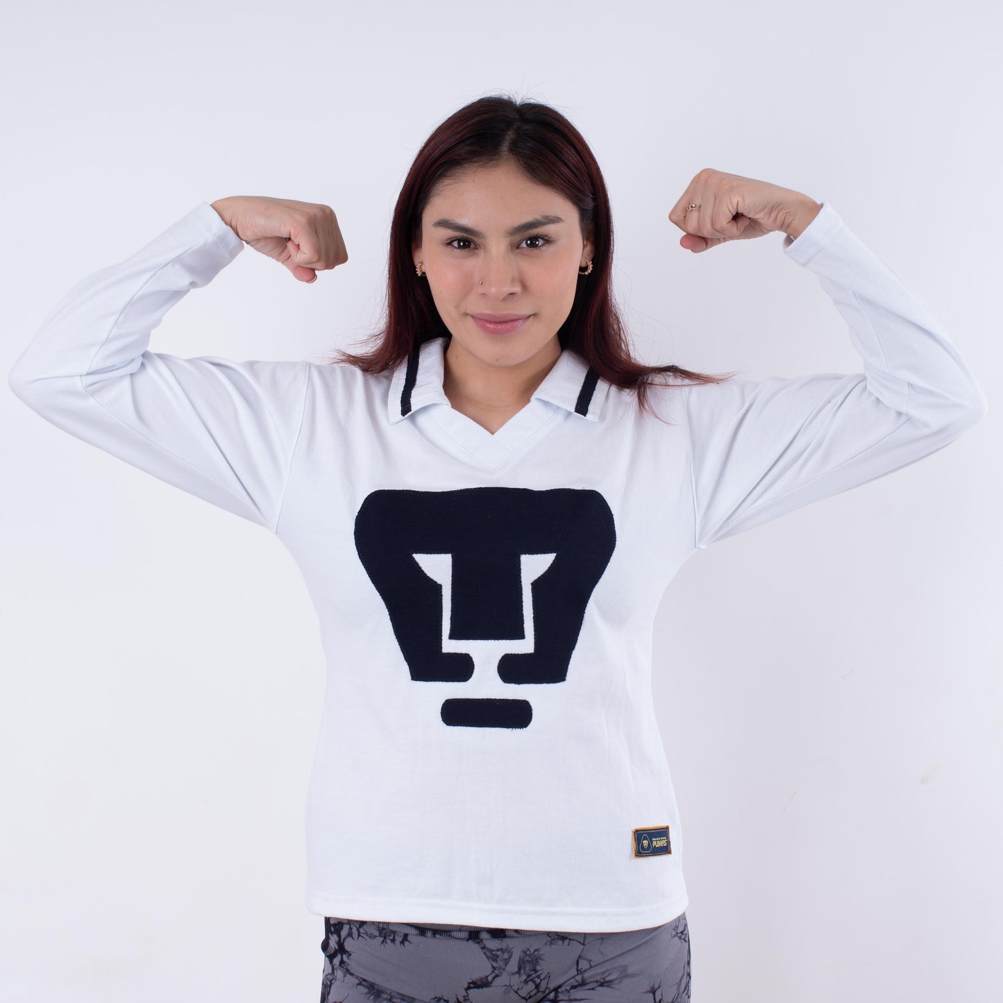 Blusa Retro PUMAS – Diseño Clásico en Blanco y Azul