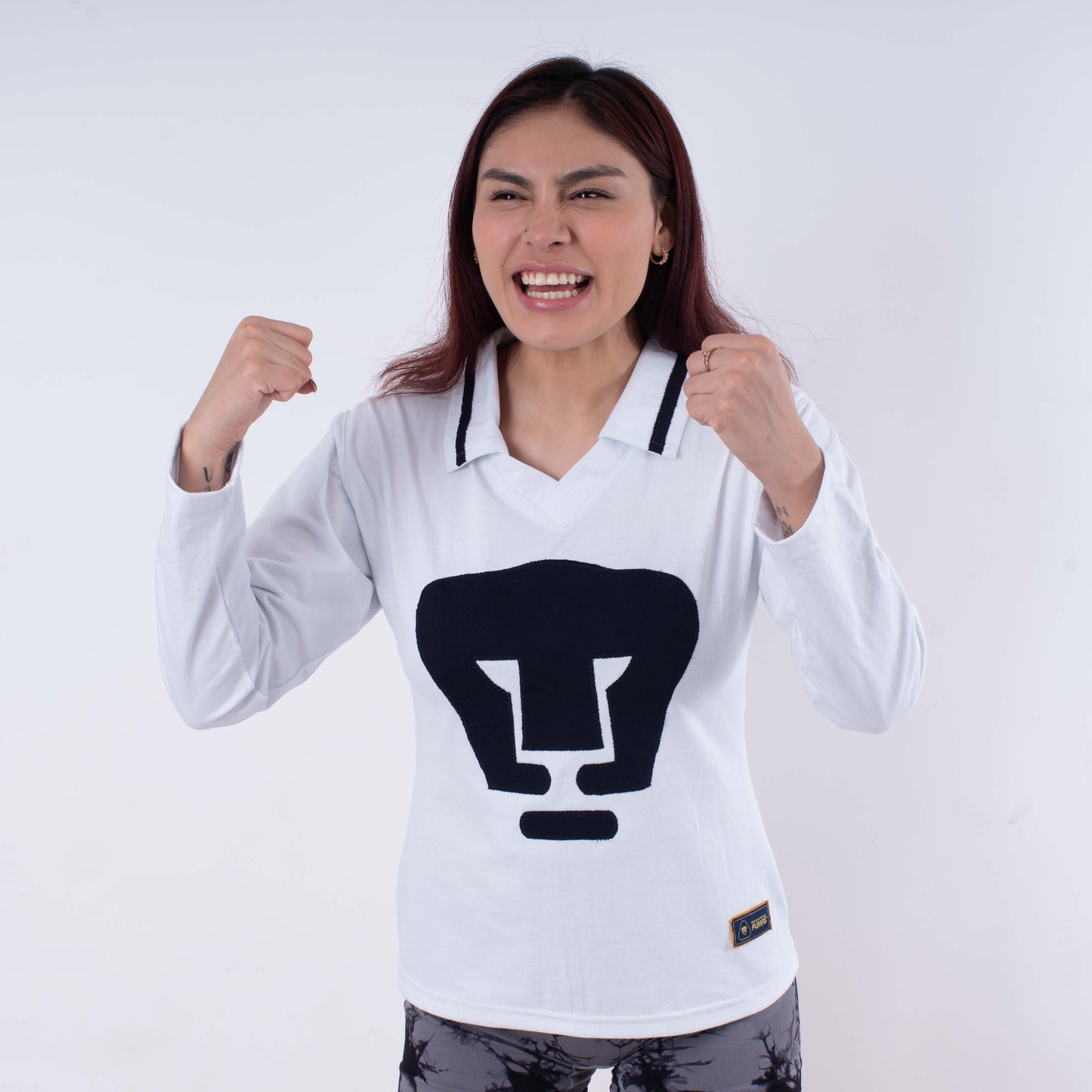 Blusa Retro PUMAS – Diseño Clásico en Blanco y Azul