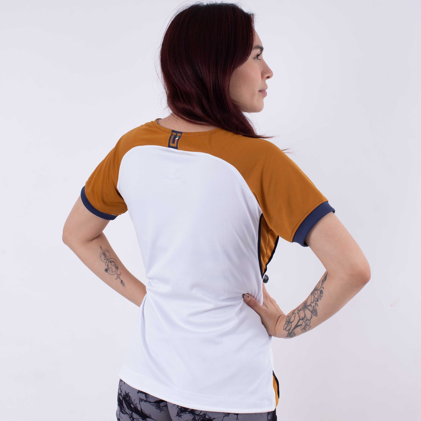 Blusa PUMAS para Dama – Diseño UM, Elegancia Universitaria