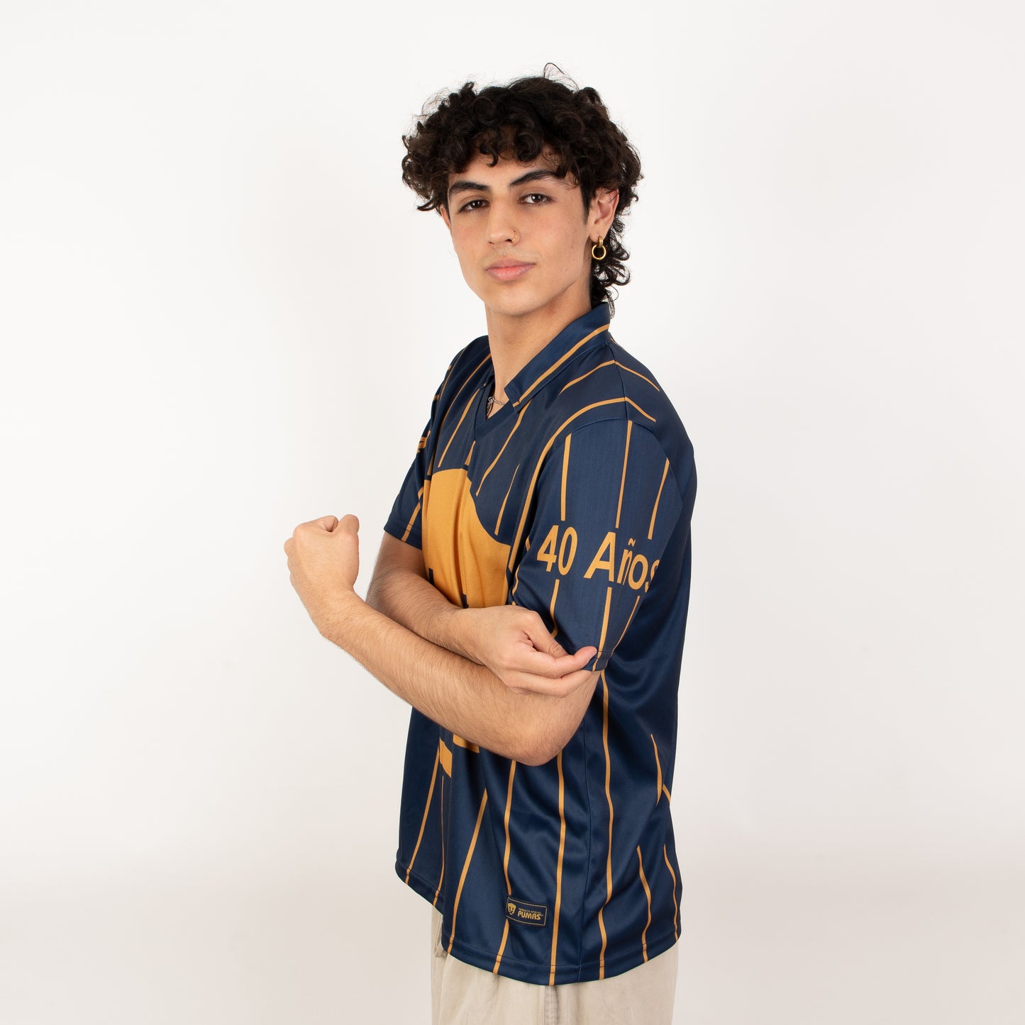 Jersey Retro PUMAS 40 Años – Elegancia y Tradición Deportiva