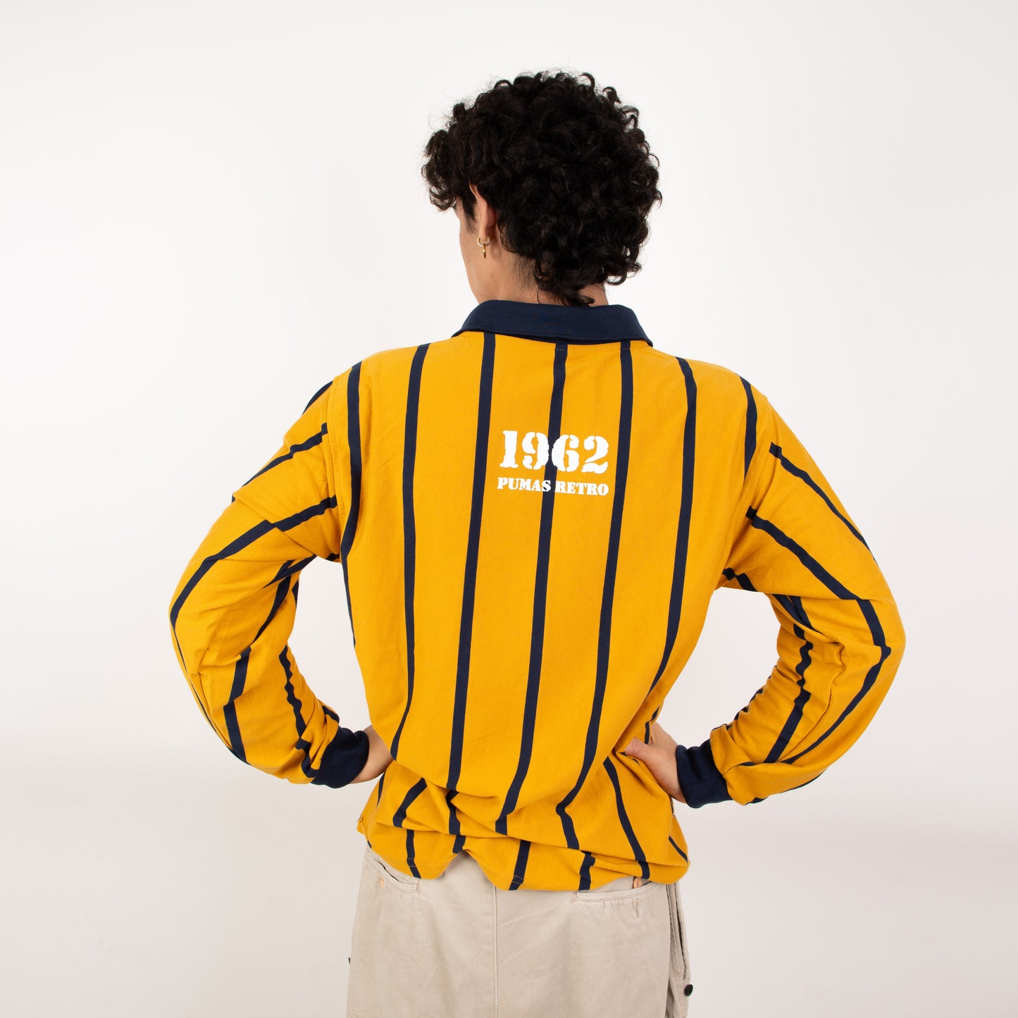 Jersey Retro PUMAS 1962 – Diseño Oro y Azul