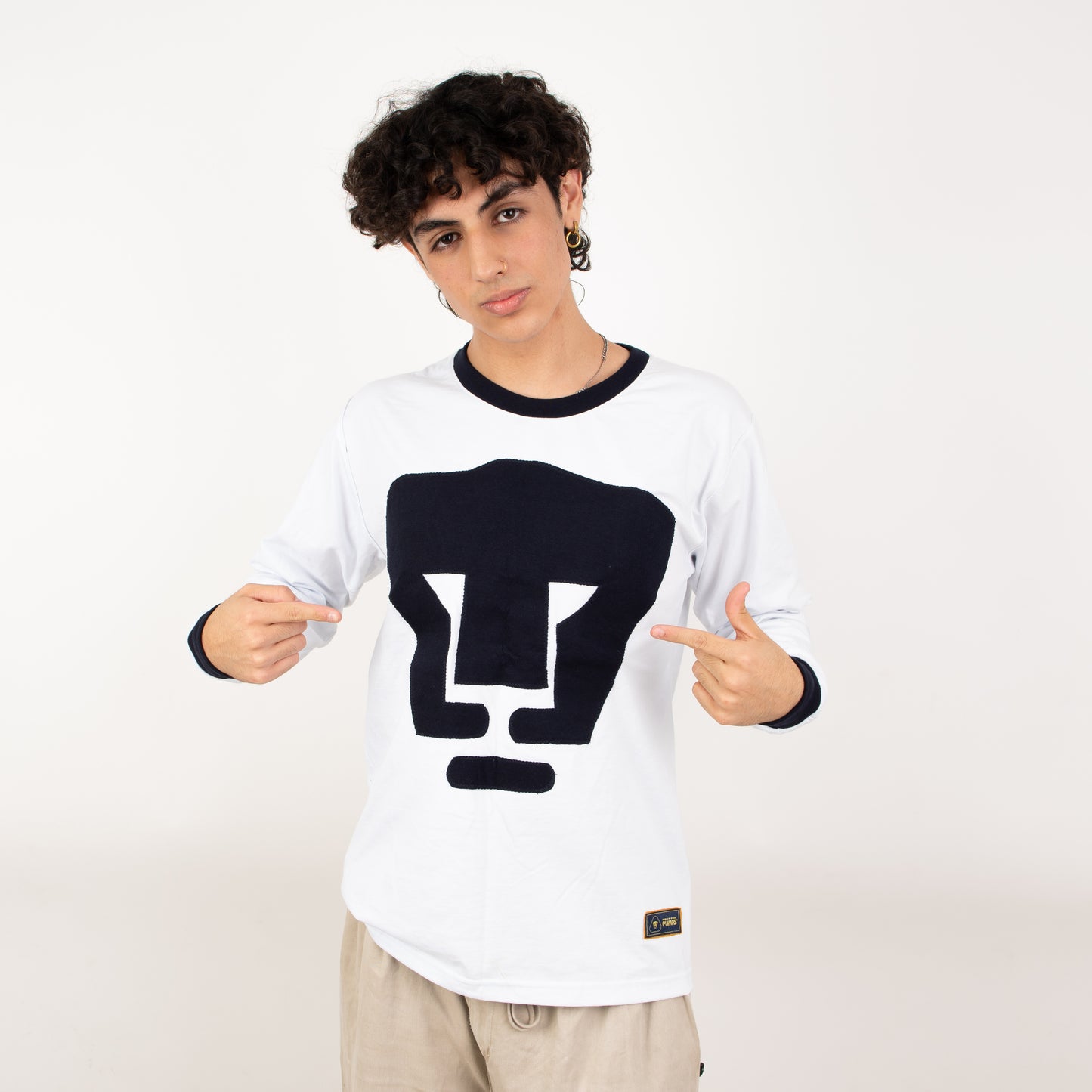 Jersey Retro Número 11 – Elegancia y Pasión Universitaria