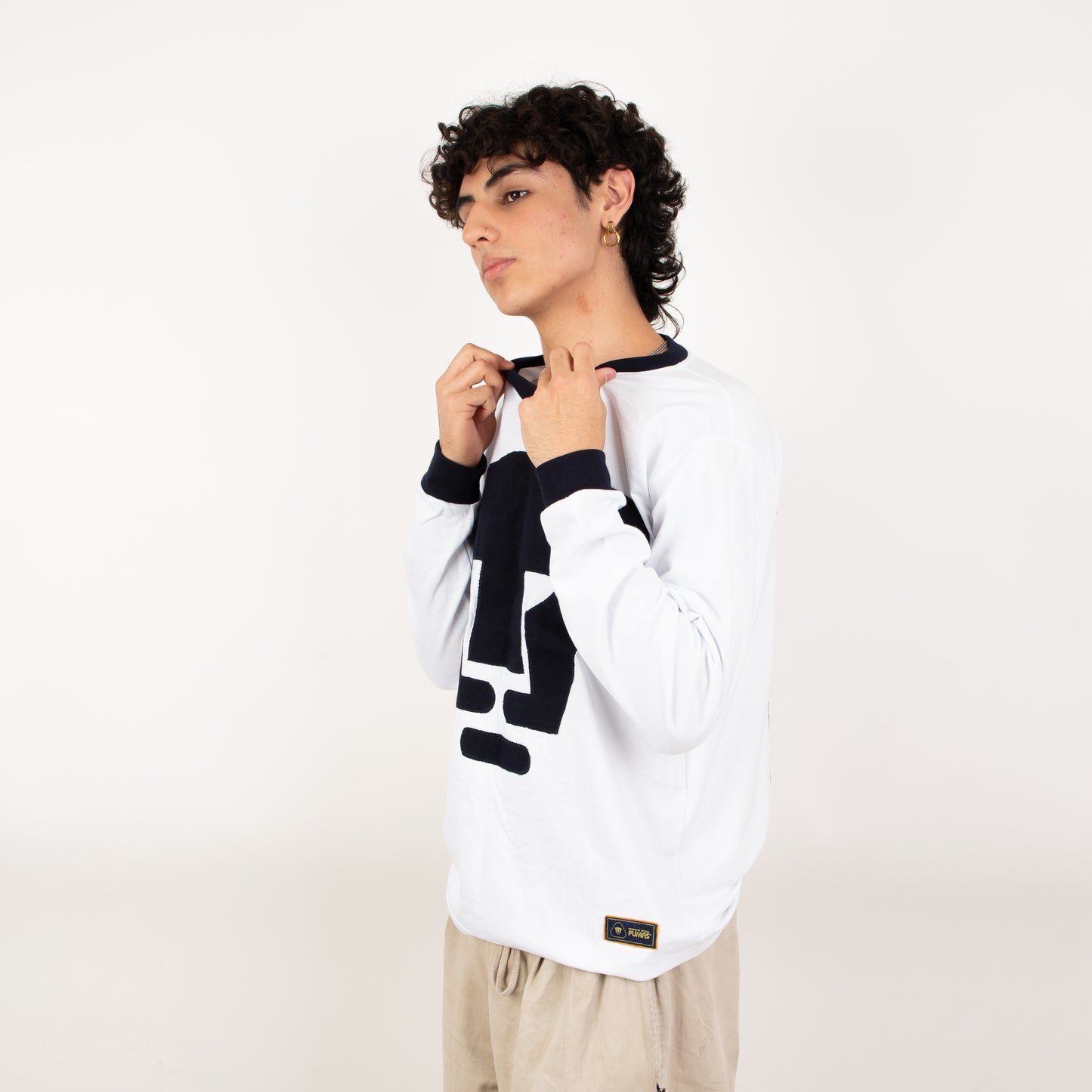 Jersey Retro Número 11 – Elegancia y Pasión Universitaria