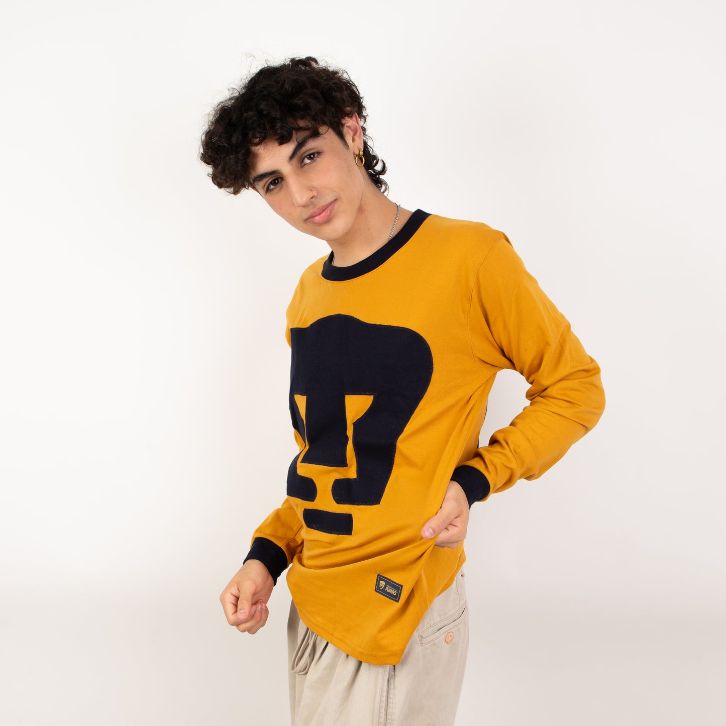 Jersey PUMAS Retro Número 11 – Estilo Clásico de Leyenda