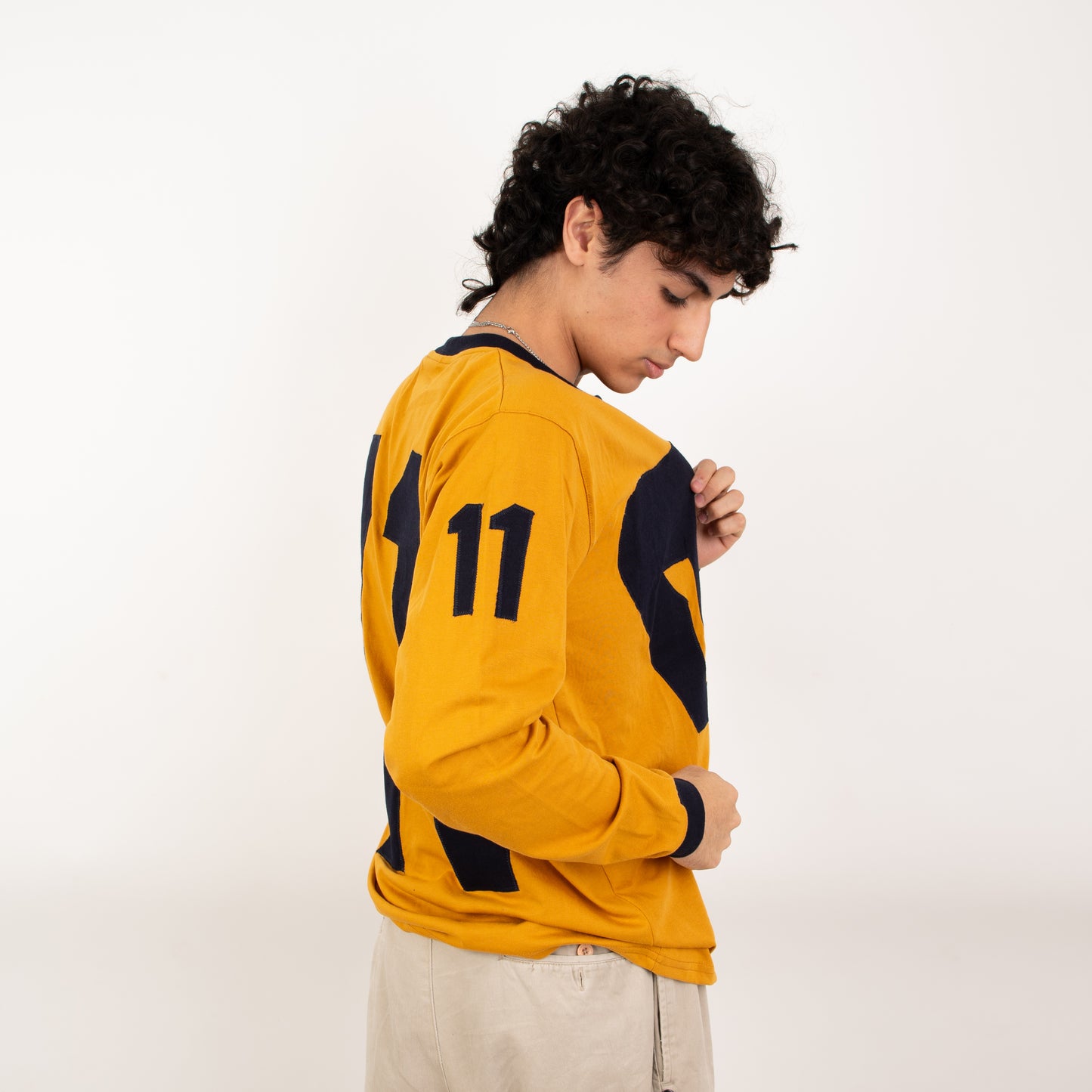 Jersey PUMAS Retro Número 11 – Estilo Clásico de Leyenda