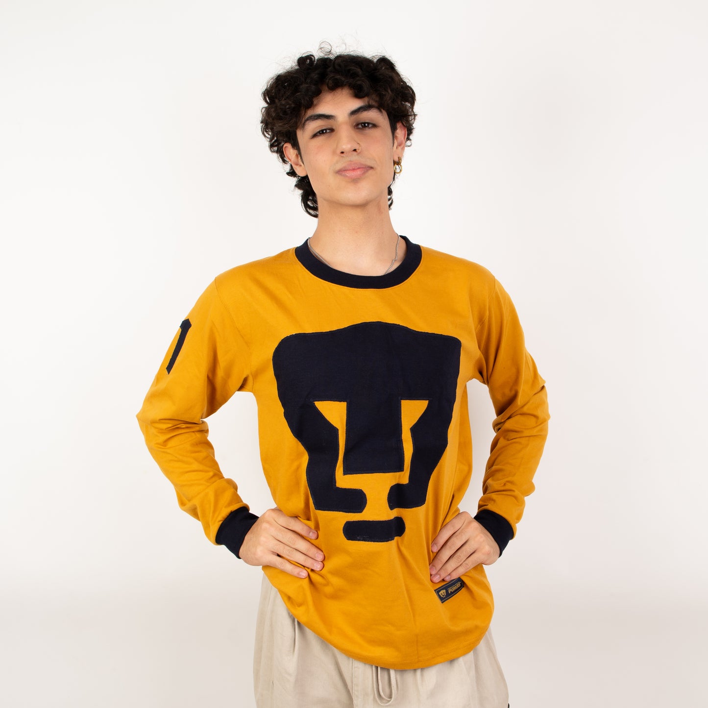 Jersey PUMAS Retro Número 11 – Estilo Clásico de Leyenda
