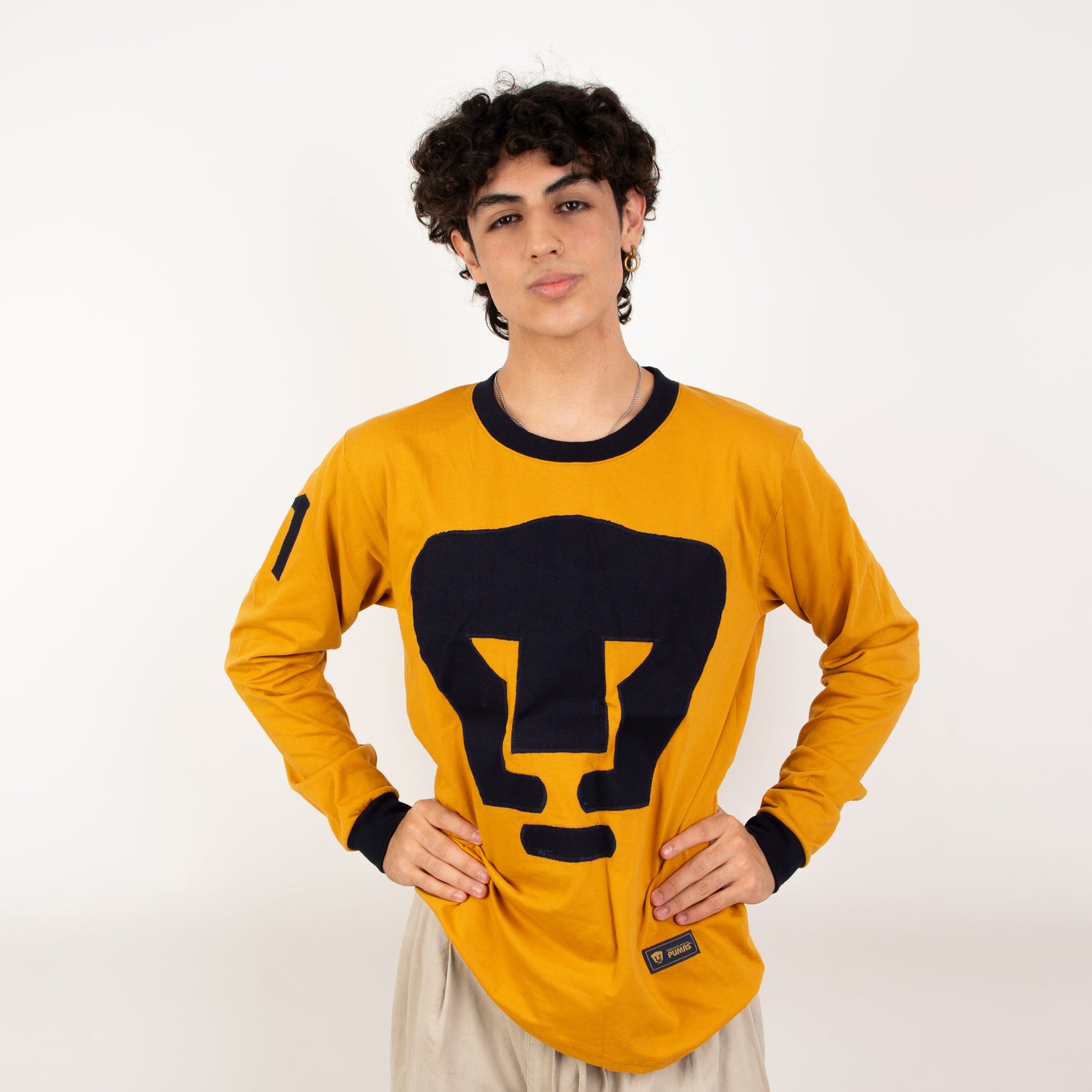 Jersey PUMAS Retro Número 11 – Estilo Clásico de Leyenda