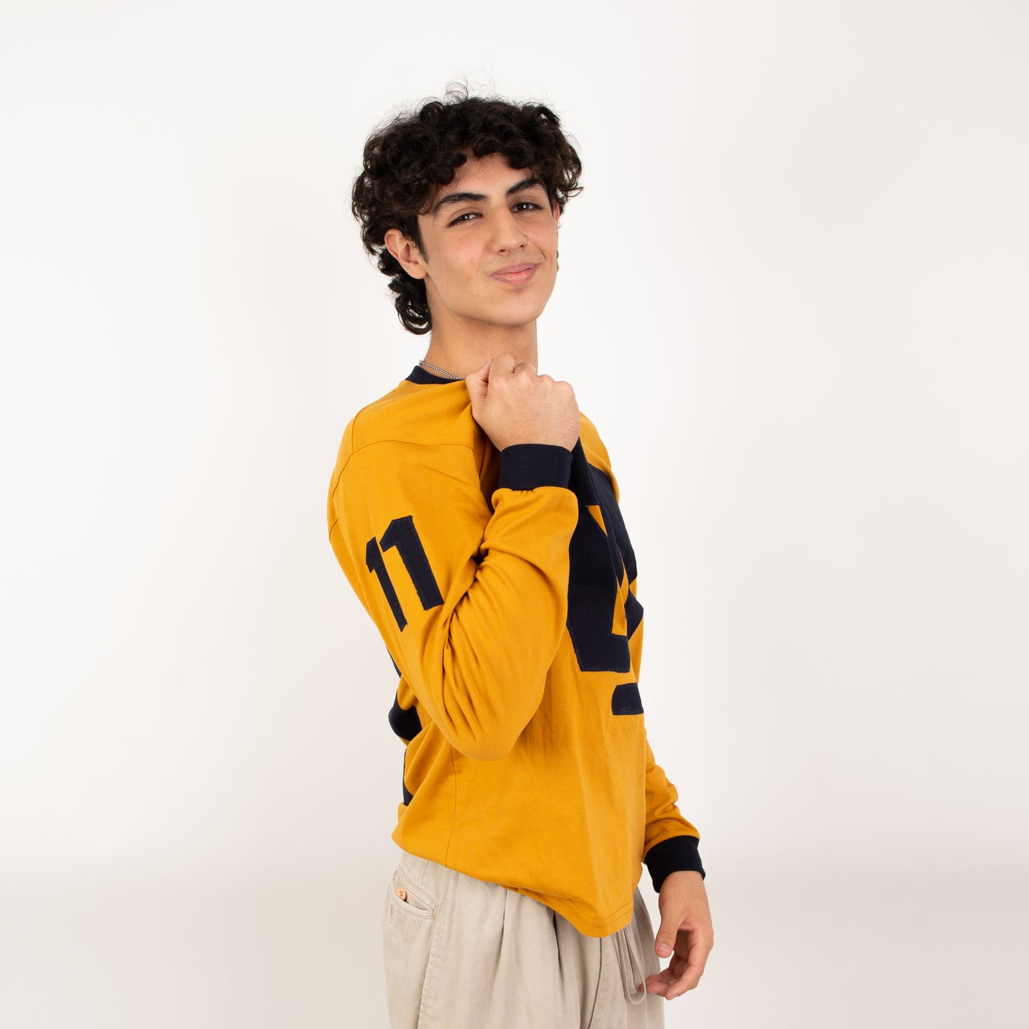 Jersey PUMAS Retro Número 11 – Estilo Clásico de Leyenda