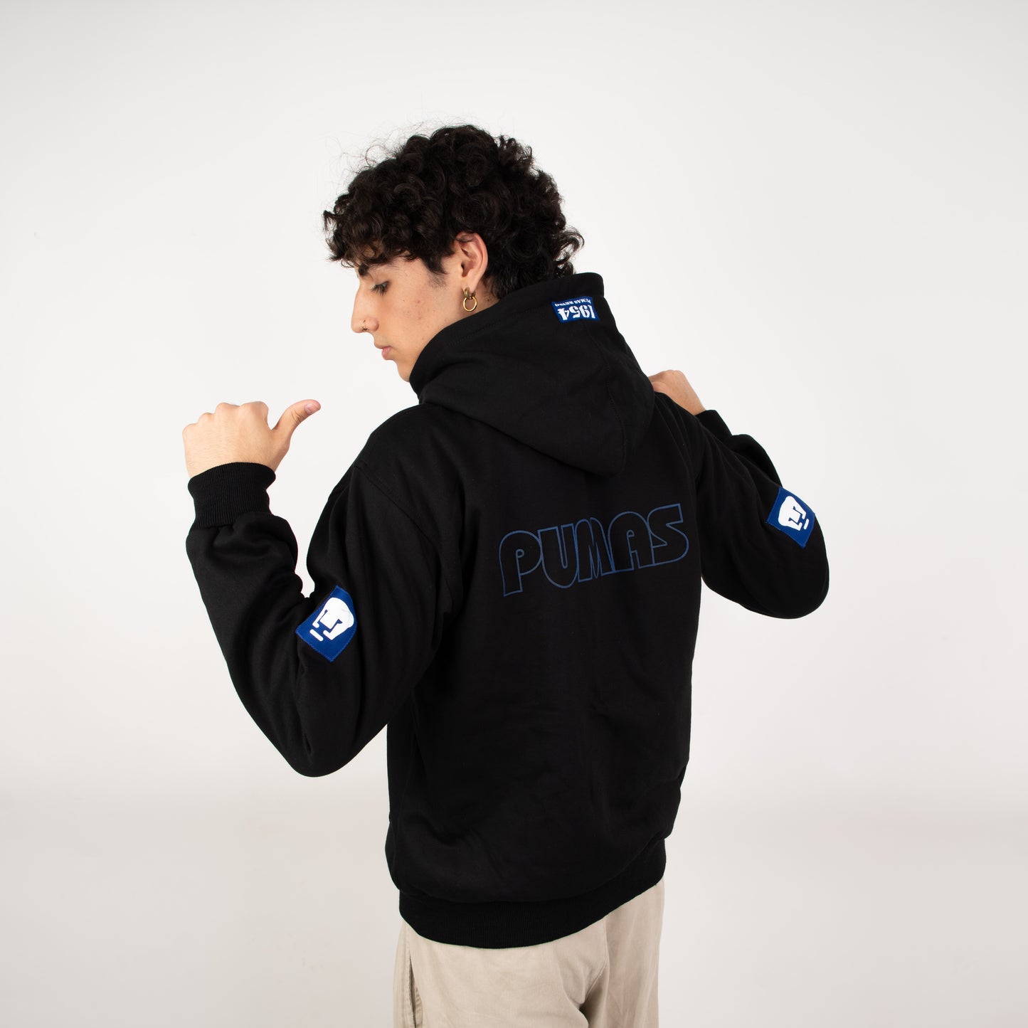 Sudadera Retro PUMAS 1954 – Negra y Azul, Estilo Clásico