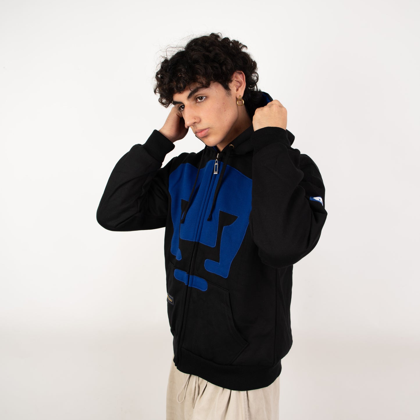 Sudadera Retro PUMAS 1954 – Negra y Azul, Estilo Clásico