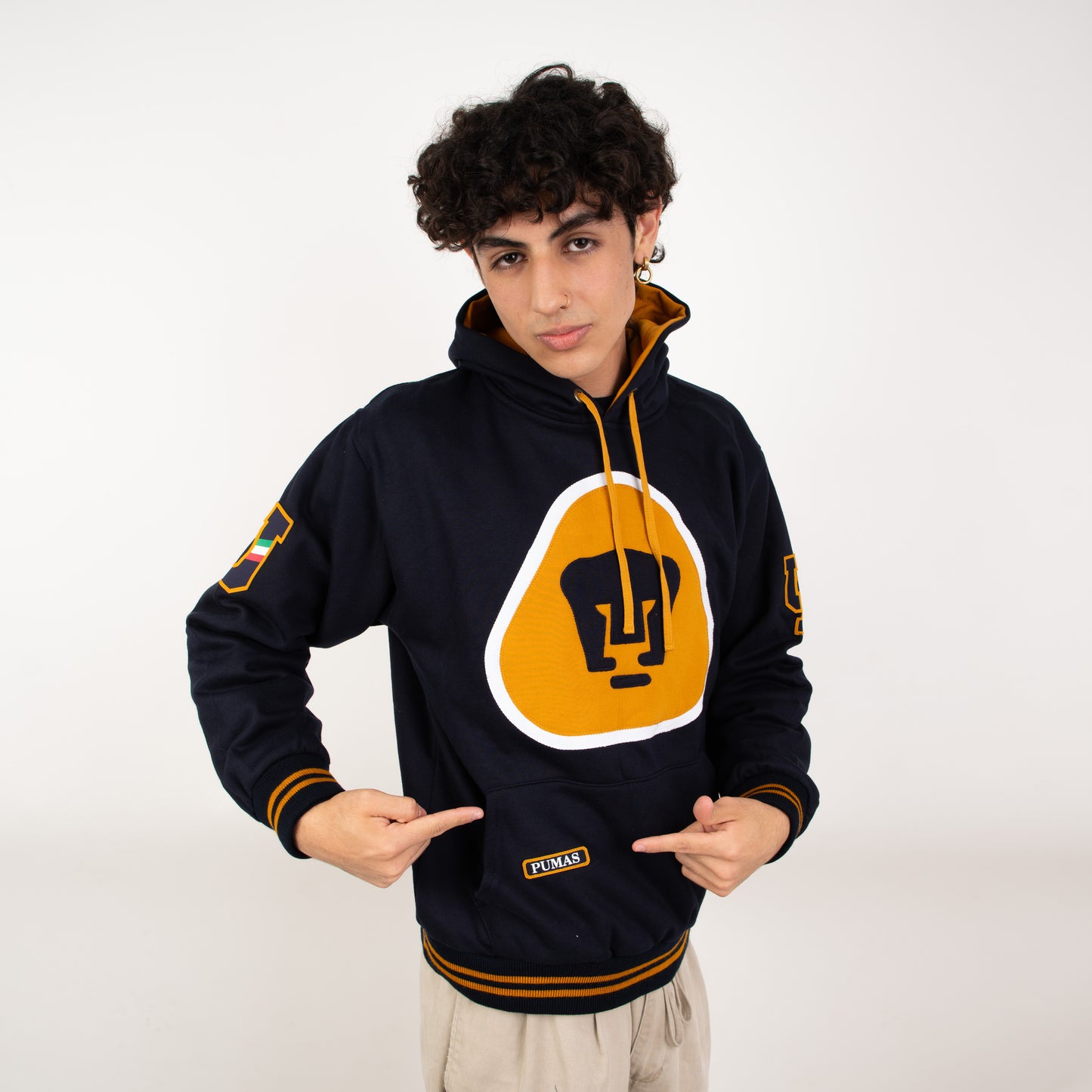 Sudadera Oficial PUMAS – Tradición y Estilo Universitario