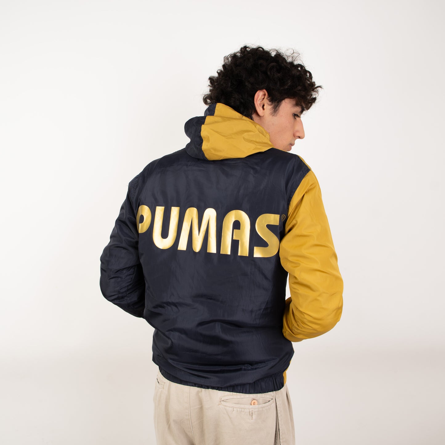 Rompevientos PUMAS Oficial: Mitad Azul, Mitad Oro