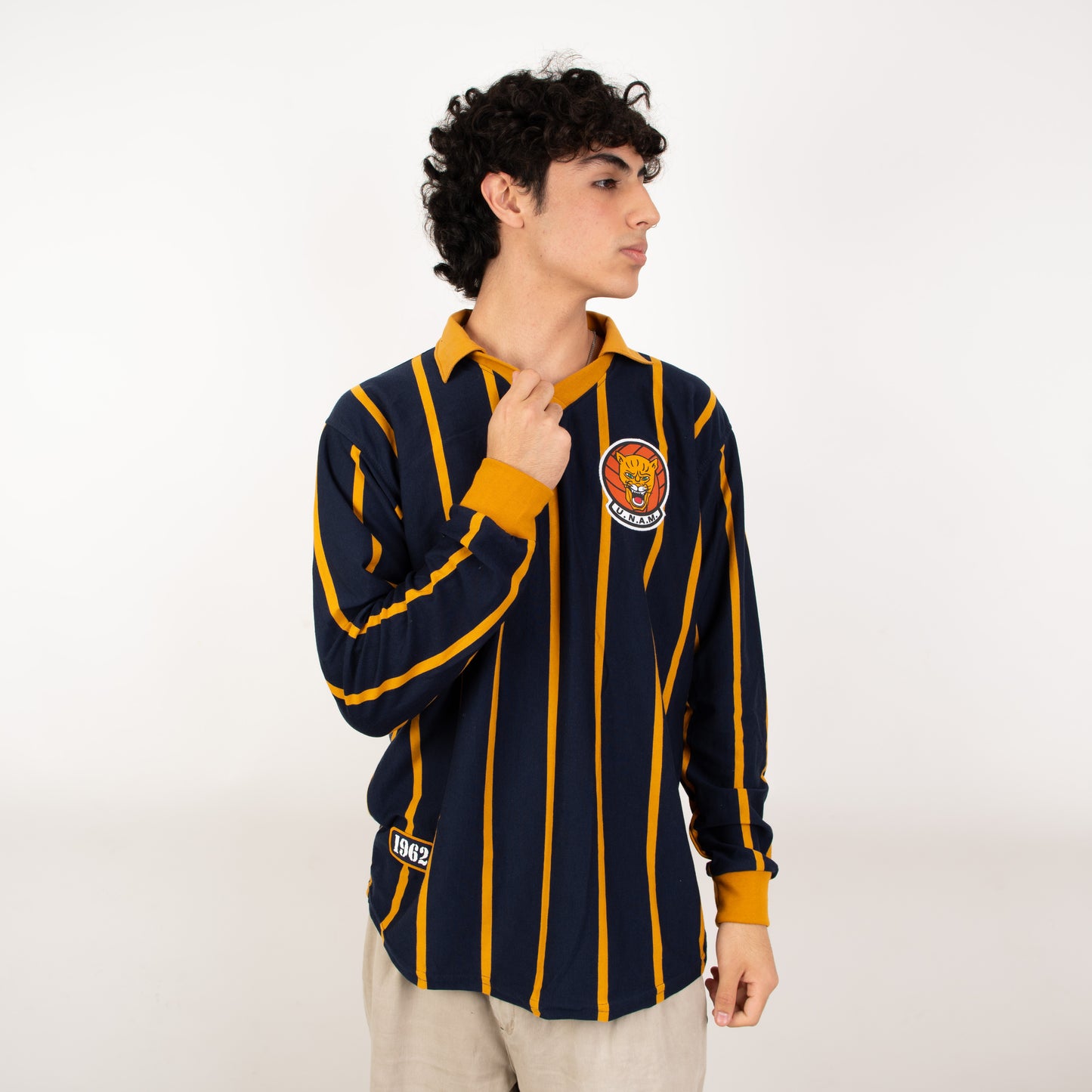Jersey Retro PUMAS 1962 – Rayas Icónicas y Pasión Eterna