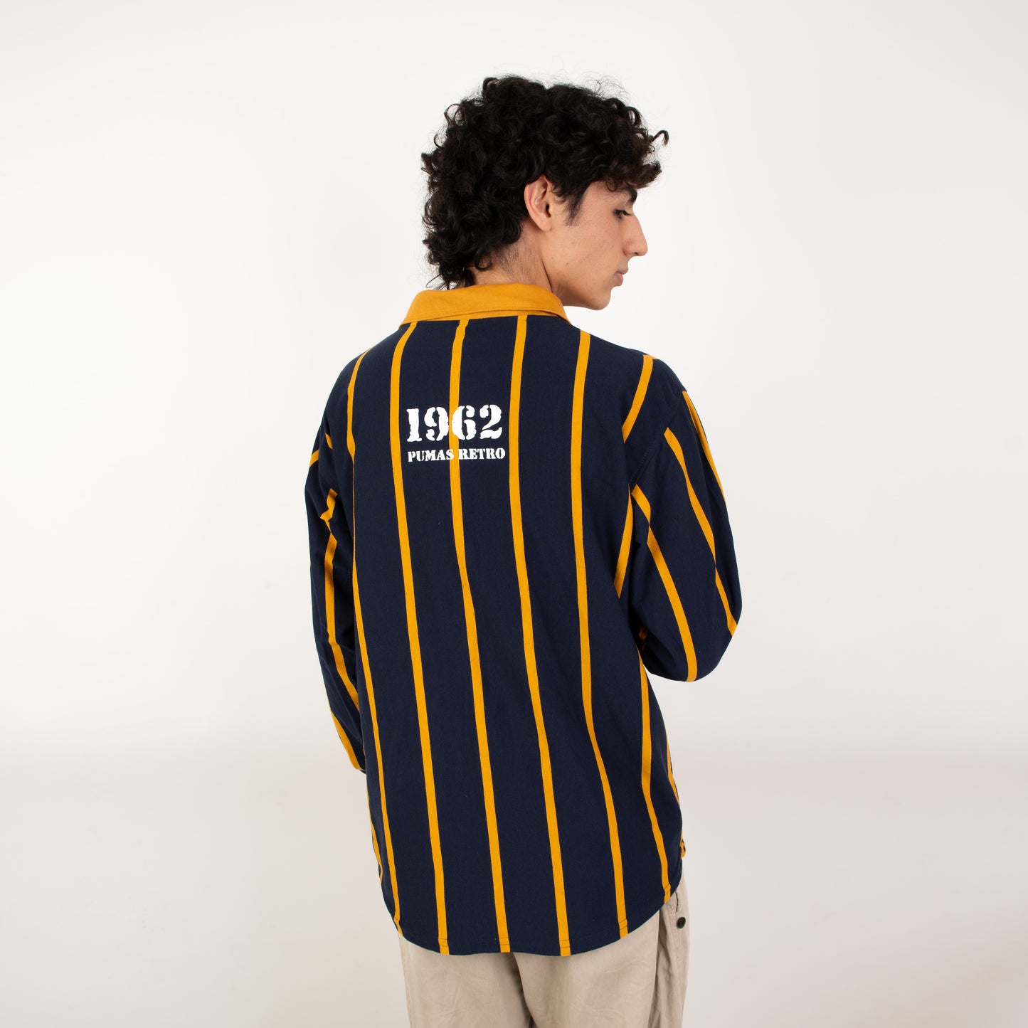 Jersey Retro PUMAS 1962 – Rayas Icónicas y Pasión Eterna