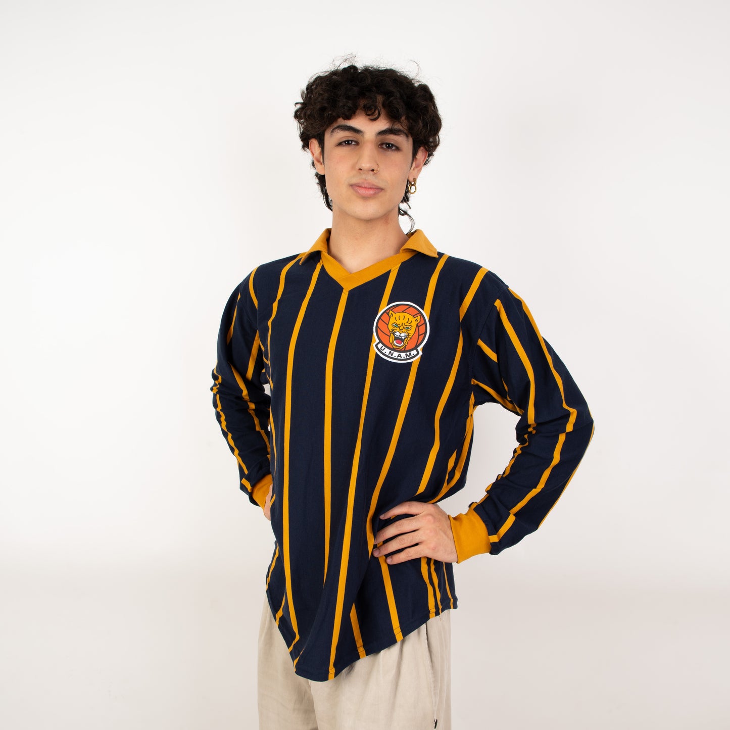 Jersey Retro PUMAS 1962 – Rayas Icónicas y Pasión Eterna