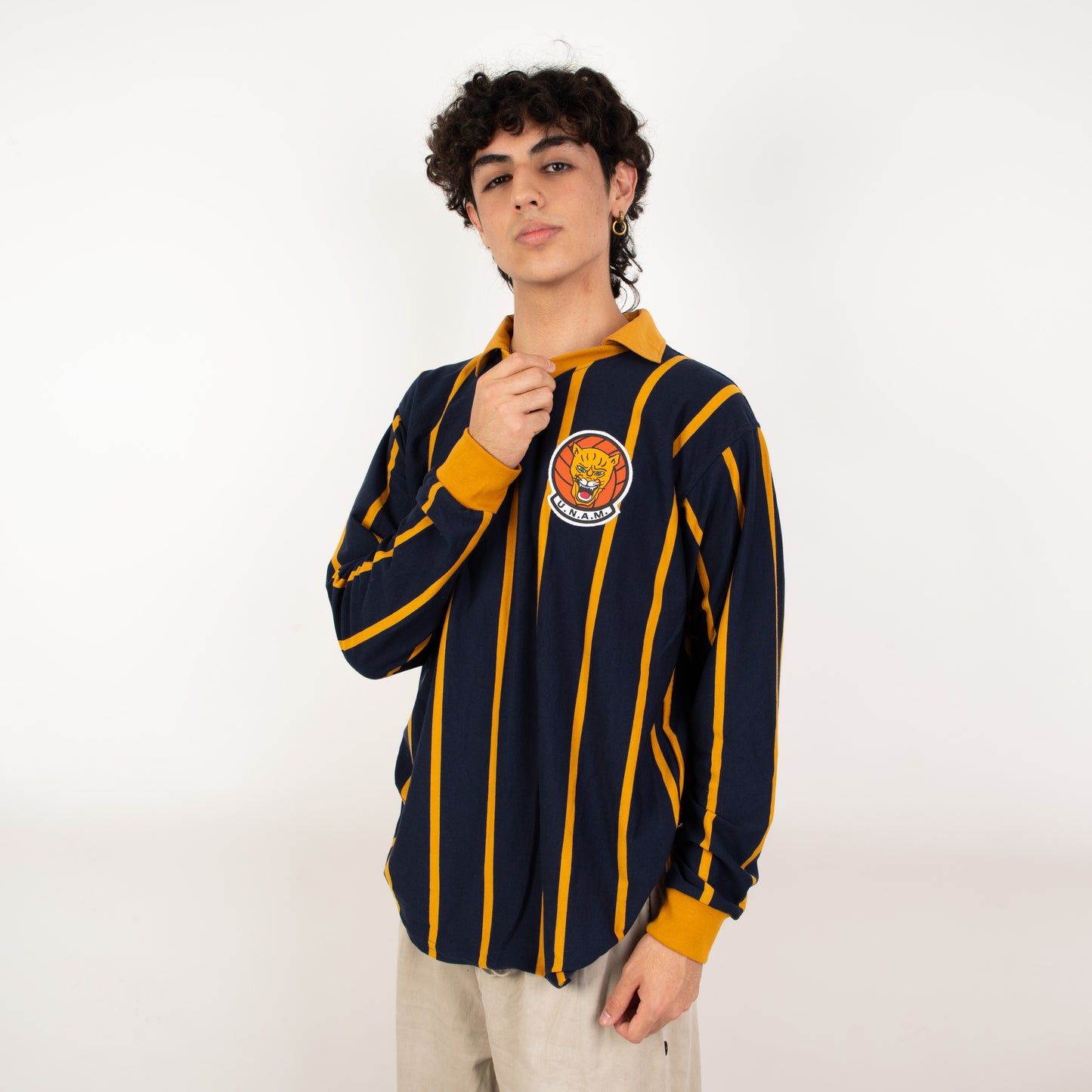 Jersey Retro PUMAS 1962 – Rayas Icónicas y Pasión Eterna