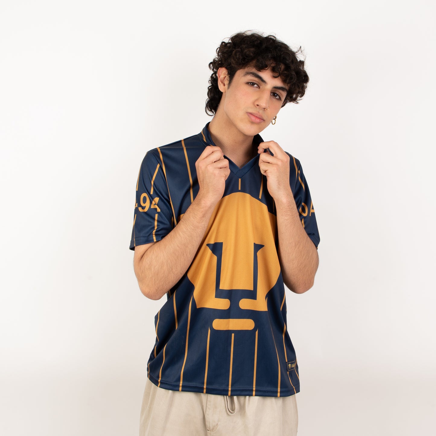 Jersey Retro PUMAS 40 Años – Elegancia y Tradición Deportiva