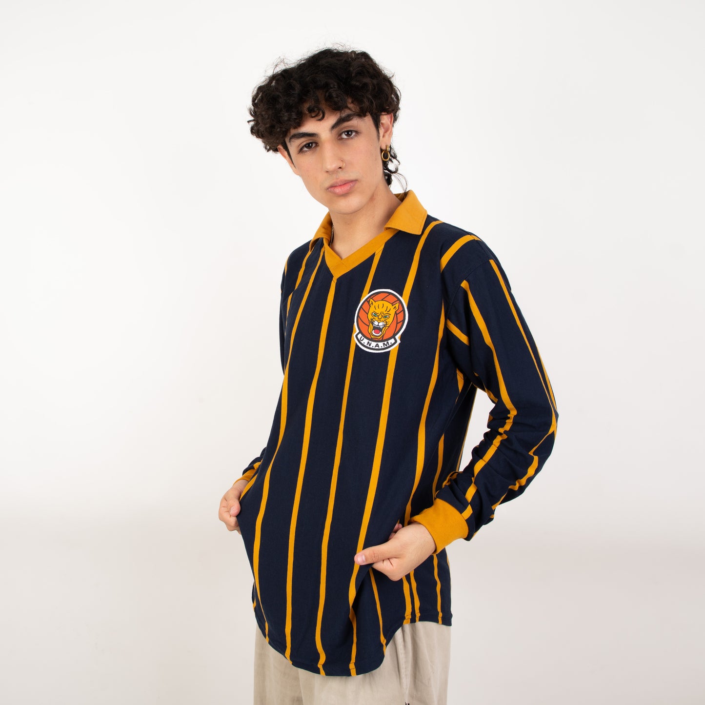 Jersey Retro PUMAS 1962 – Rayas Icónicas y Pasión Eterna