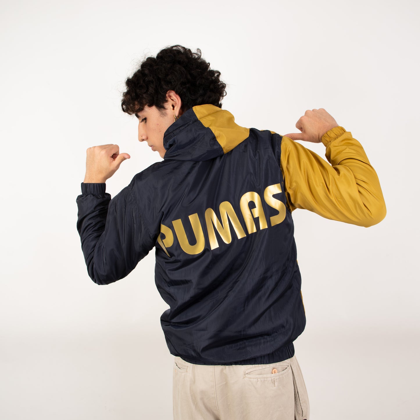 Rompevientos PUMAS Oficial: Mitad Azul, Mitad Oro