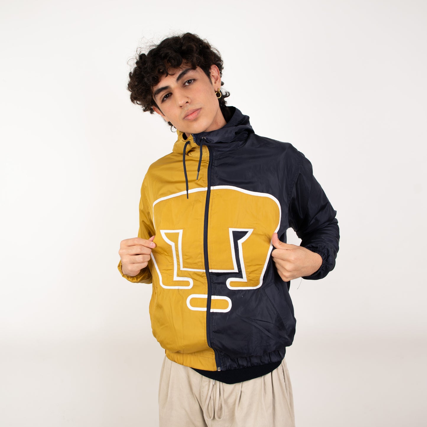Rompevientos PUMAS Oficial: Mitad Azul, Mitad Oro