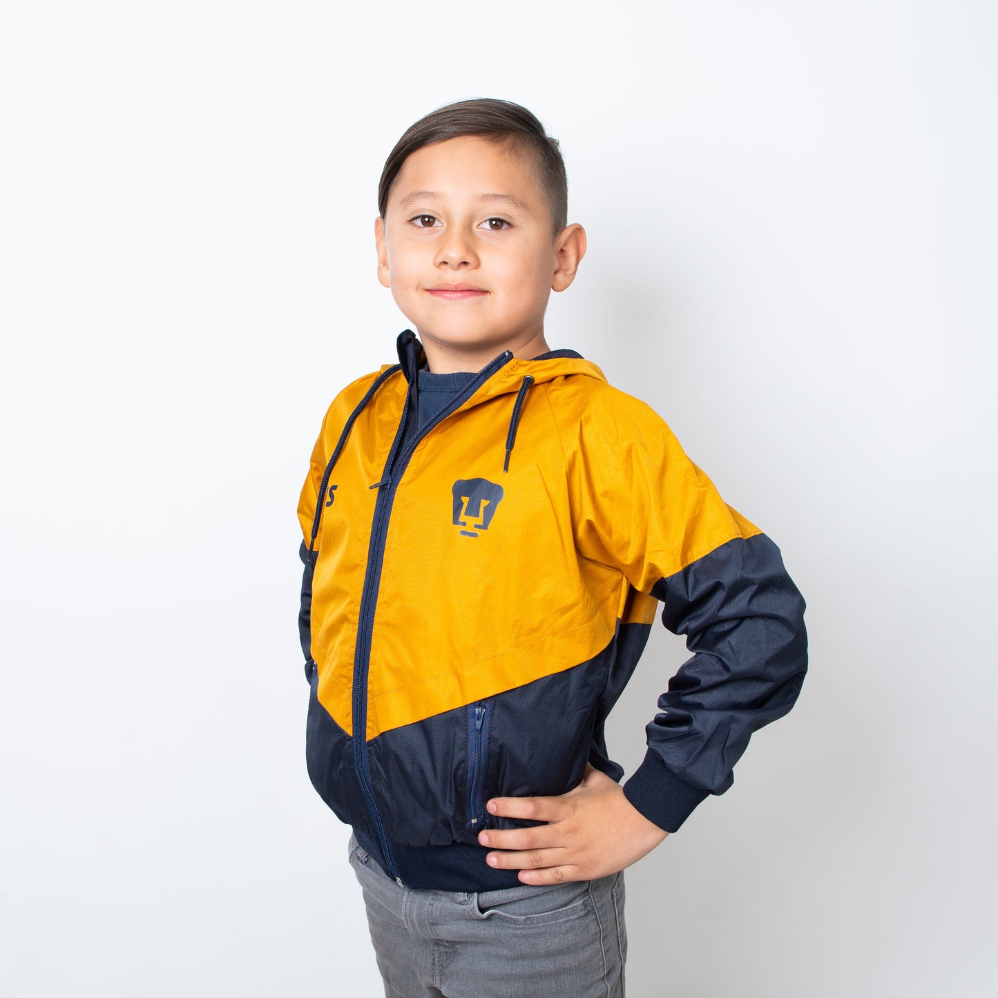 Rompevientos Infantil PUMAS – Diseño Oficial en Oro y Azul