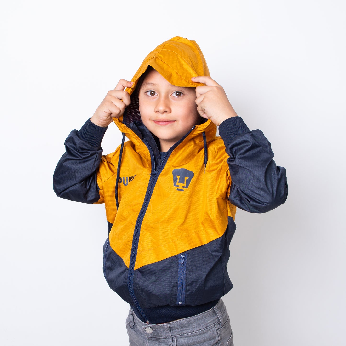 Rompevientos Infantil PUMAS – Diseño Oficial en Oro y Azul